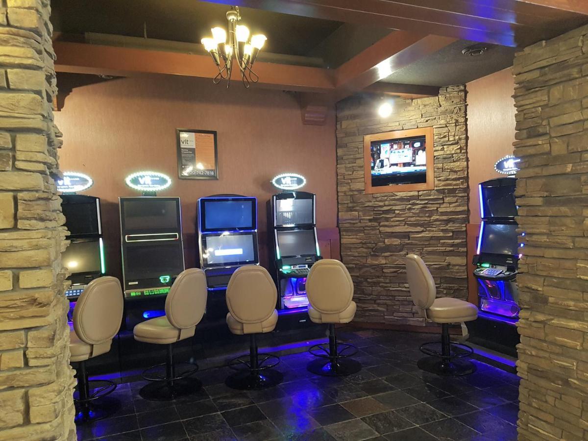 Inn Twin Pine & 2*