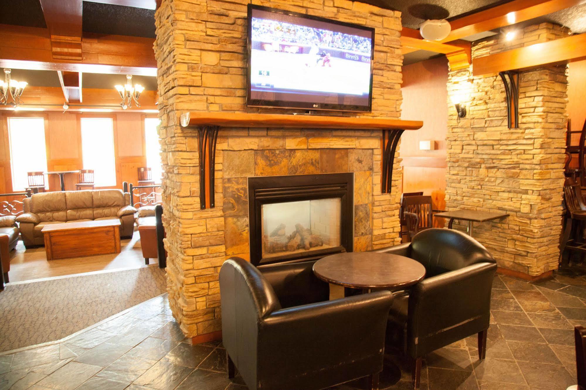 Inn Twin Pine & Hinton