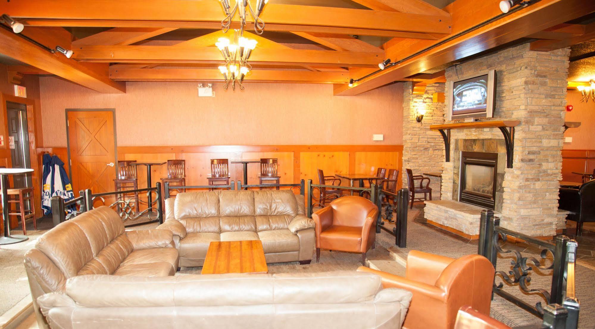 Inn Twin Pine &
